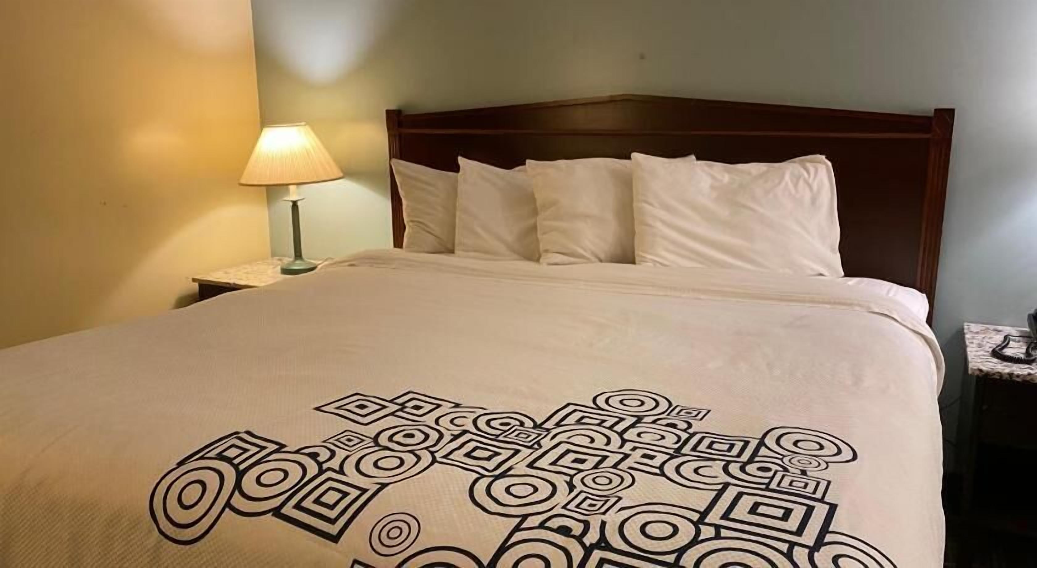 Rollaway beds, Internet, bed sheets, alarm clocks