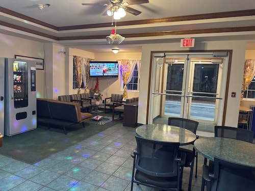 Highland Inn Peculiar