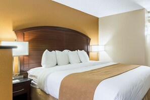 Quarto standard, 1 cama King, para não fumantes | Escrivaninha, espaço de trabalho para notebook