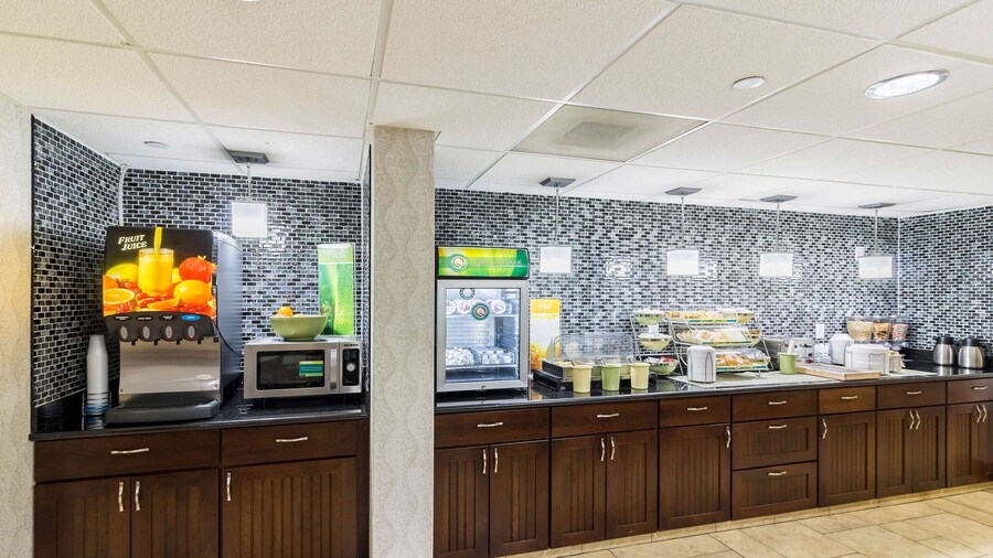 Quality Inn & Suites Arden Hills - Saint Paul North