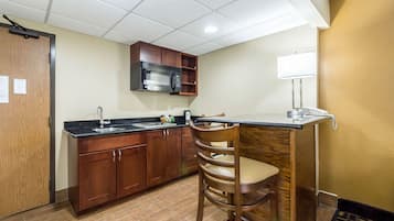 Desk, laptop workspace, iron/ironing board, free WiFi