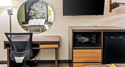 Super 8 by Wyndham Columbia SC / Ft. Jackson