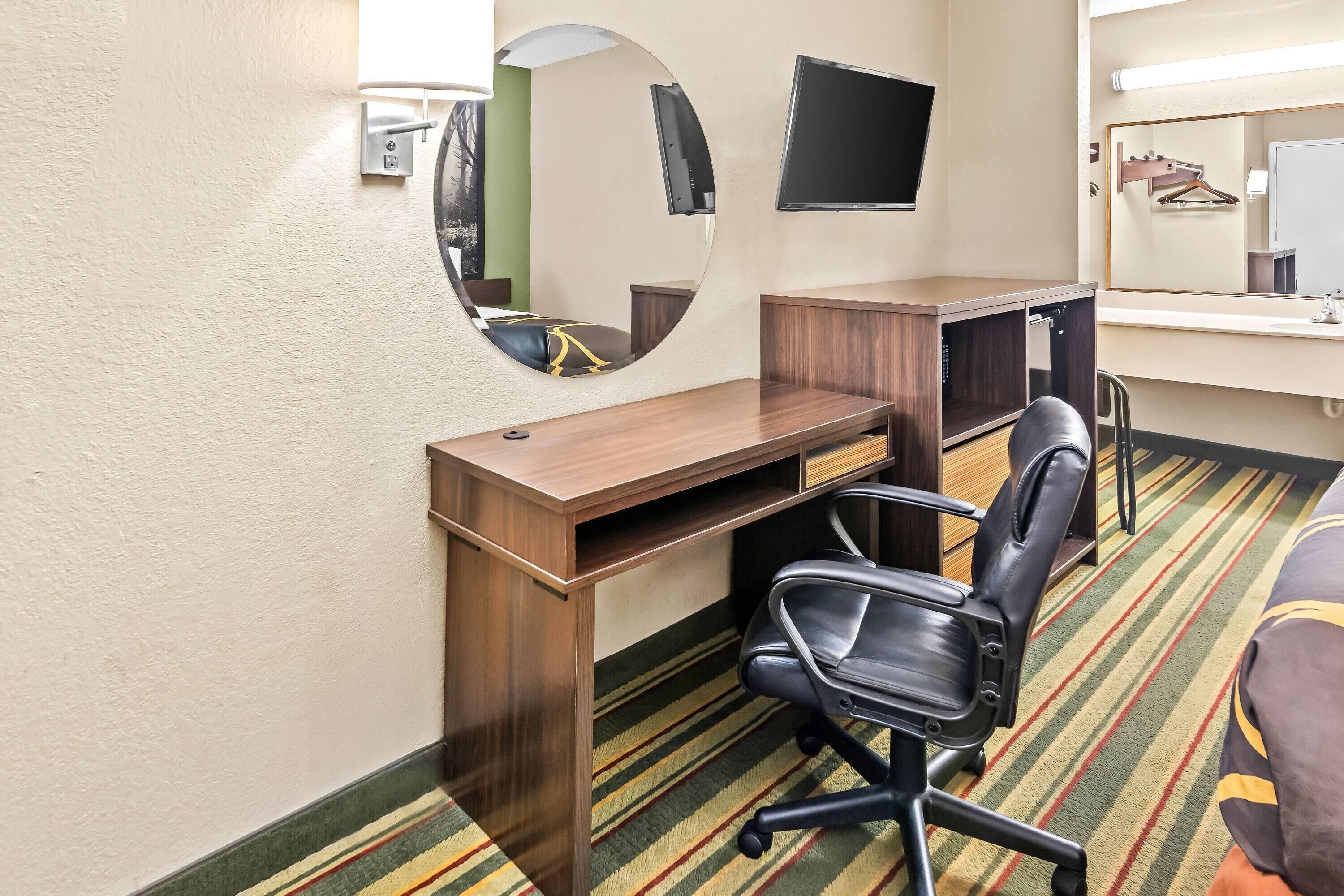 Strykejern/-brett, barnesenger og ekstrasenger (mot et tillegg)