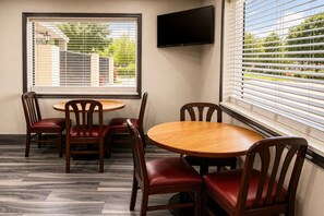 Free daily on-the-go breakfast - Super 8 by Wyndham Pasadena (Pasadena)