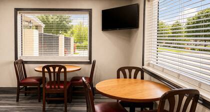 Super 8 by Wyndham Pasadena