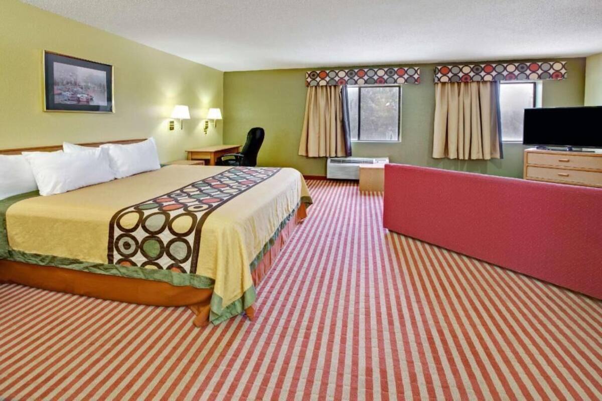 Premium bedding, desk, iron/ironing board, rollaway beds