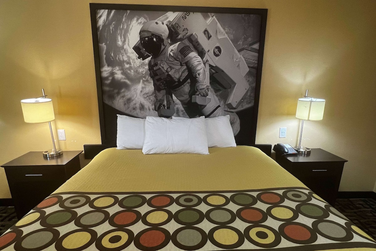 Ropa de cama de alta calidad y escritorio