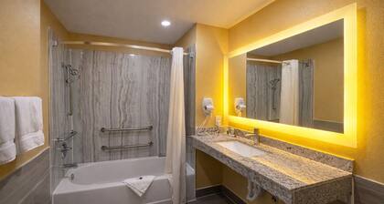 Super 8 by Wyndham Pasadena