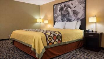 Sengetøy av topp kvalitet, skrivebord og strykejern/-brett