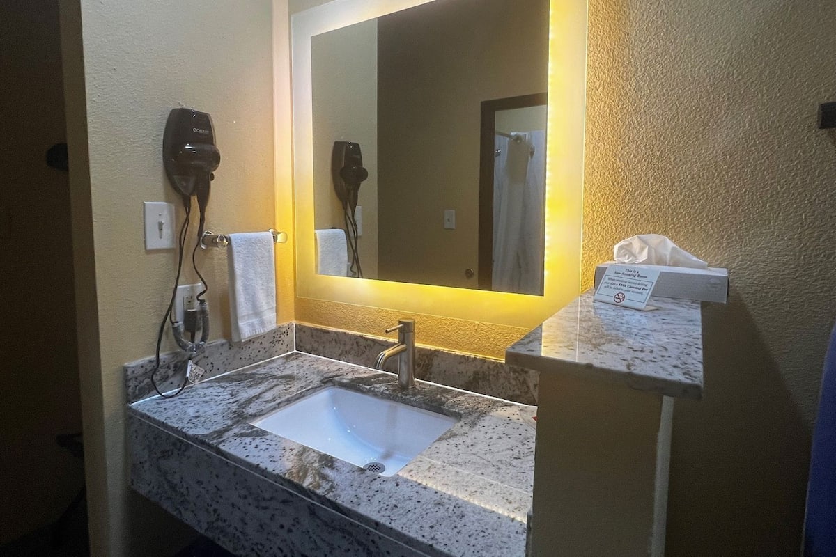 Bathroom | Hair dryer, towels