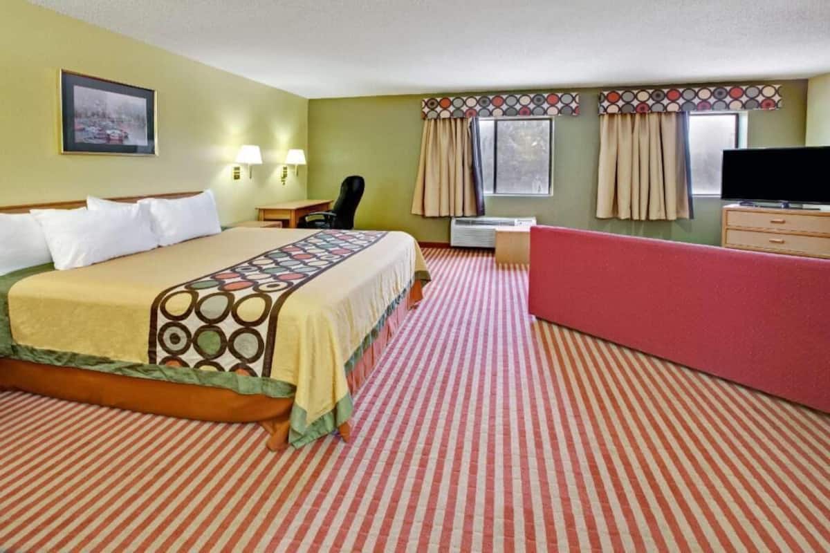 Premium bedding, desk, iron/ironing board, rollaway beds