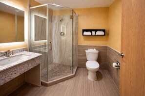 Hair dryer, towels - Super 8 by Wyndham Pasadena (Pasadena)