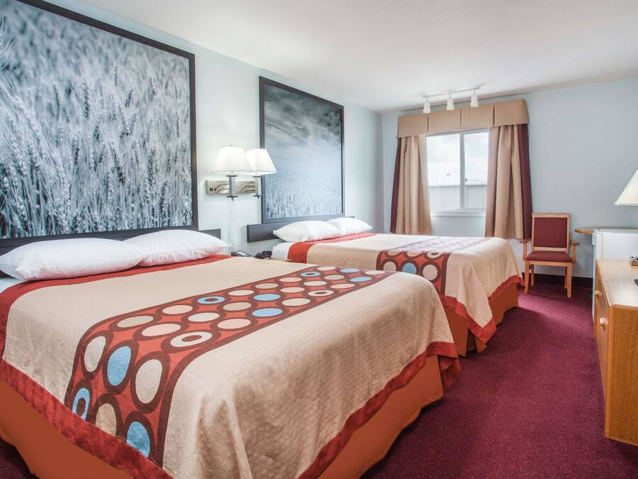 Pengeskab på værelset, skrivebord, arbejdsområde til bærbare computere