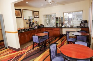 Free daily continental breakfast 