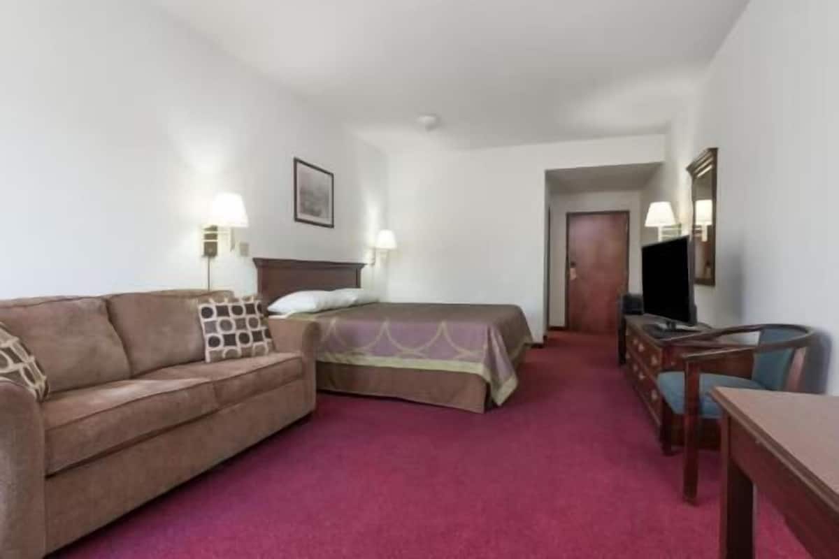 Desk, free cribs/infant beds, free rollaway beds, free WiFi