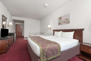 Room, 1 King Bed, Non Smoking | Desk, free cribs/infant beds, free rollaway beds, free WiFi - Super 8 by Wyndham Grayson (Grayson)