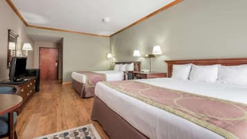 Bureau, lits bébé (gratuits), lits pliants/supplémentaires gratuits