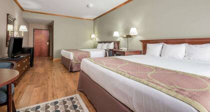 Super 8 by Wyndham Grayson