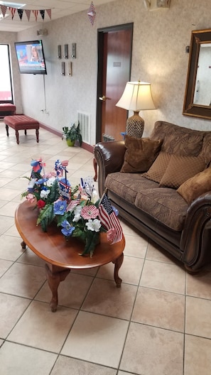 Lobby lounge - Super 8 by Wyndham Grayson (Grayson)