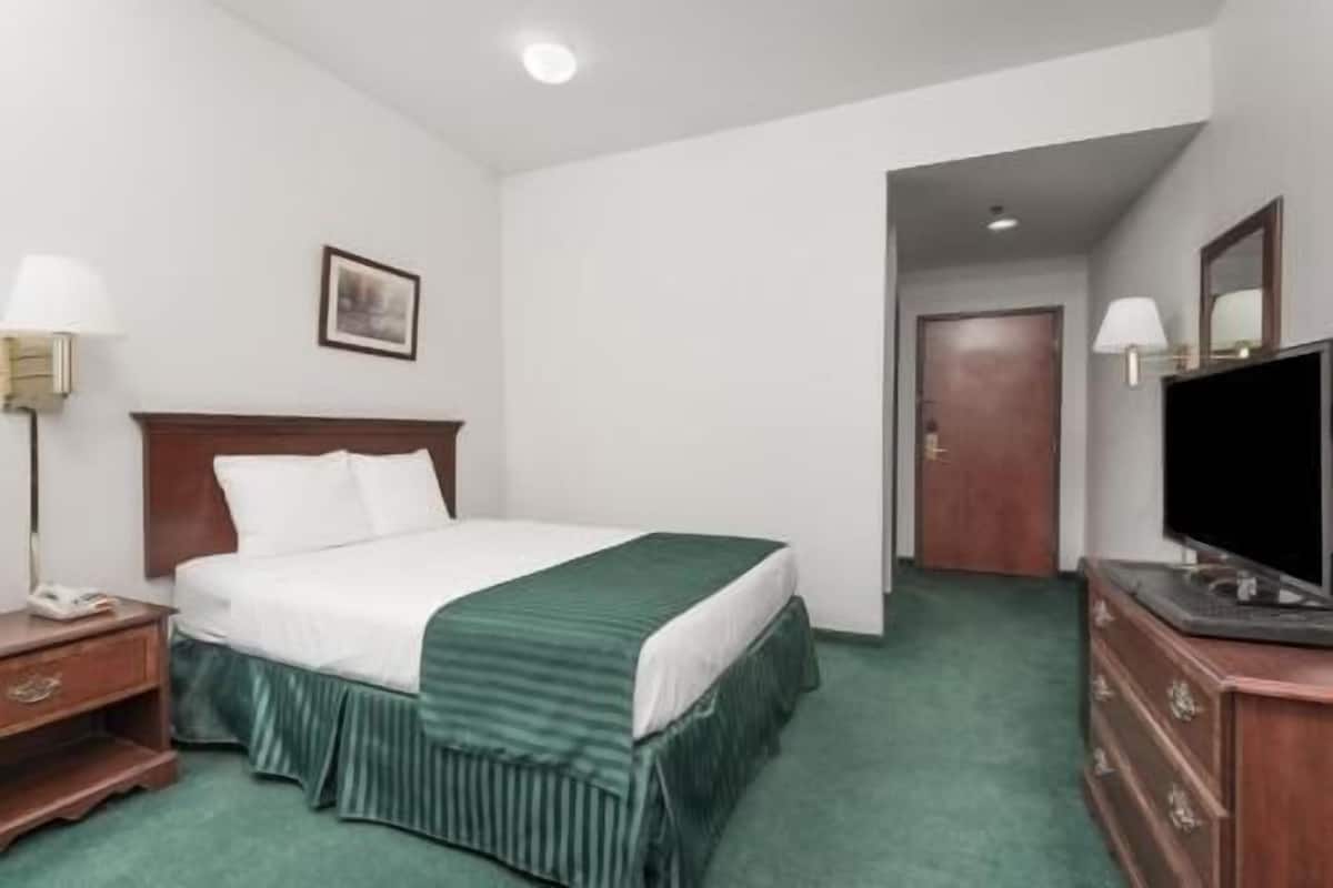 Desk, free cribs/infant beds, free rollaway beds, free WiFi