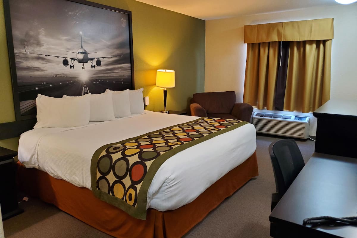 standard room, 1 king bed | desk, blackout curtains, iron/ironing board, free cots/infant beds