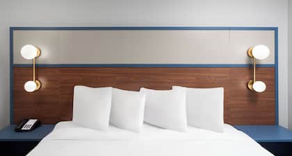 AmericInn by Wyndham Eagle River Downtown