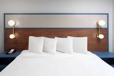 AmericInn by Wyndham Eagle River Downtown