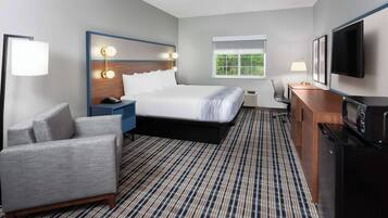 Escritorio, cortinas blackout y sistema de insonorización