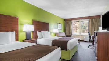 مكتب ومكواة/لوح كي وأسرّة أطفال/رضّع (مجانًا) وأسرّة قابلة للطي