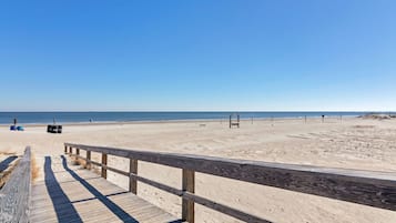 Una spiaggia nelle vicinanze, 3 bar sulla spiaggia