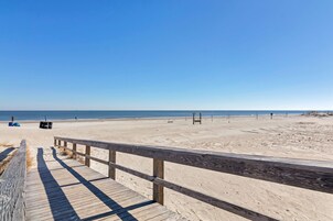 Beach nearby, 3 beach bars