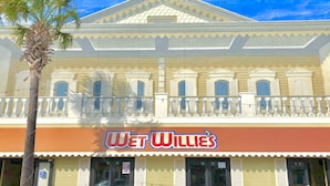 A two-story building with a 'Wet Willie’s' sign at the ground level. - Sea And Breeze Hotel And Condo (Tybee Island)