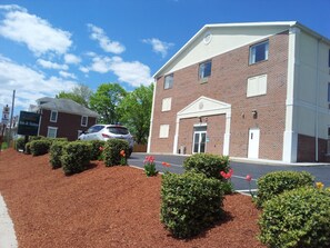 Exterior - President Inn & Suites (Gettysburg)