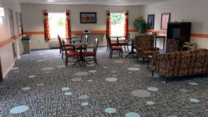Lobby sitting area - President Inn & Suites (Gettysburg)