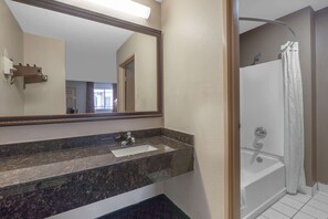 Combined shower/bathtub, free toiletries, towels - Knights Inn Forest Hill (Fort Worth)