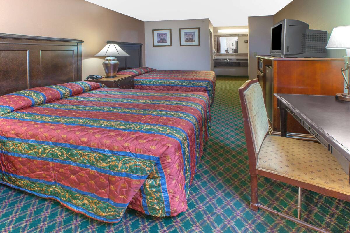 Desk, WiFi (free), bed sheets