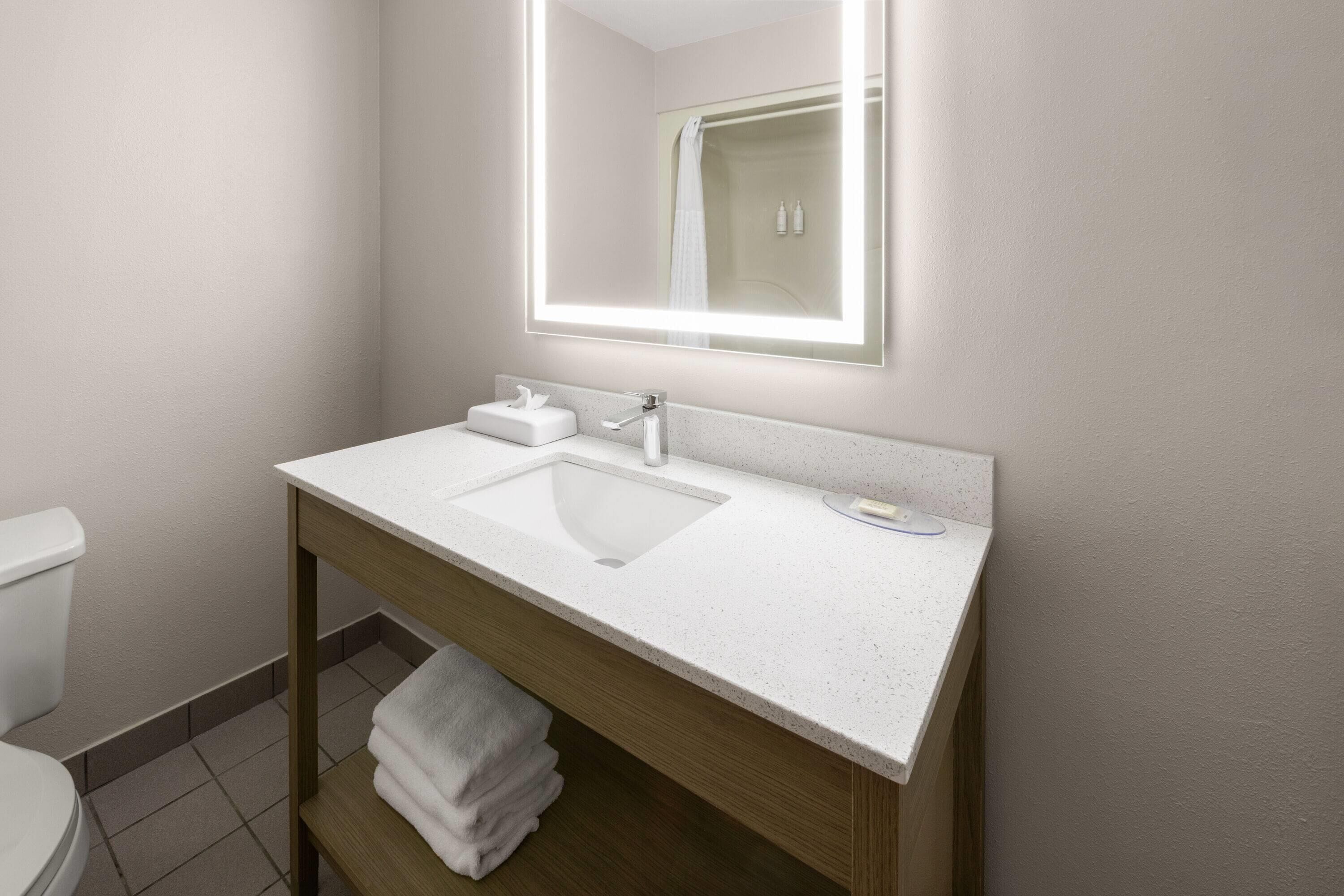 Room, 2 Double Beds, Non Smoking (Interior Entrance) | Bathroom