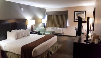 Tabla de planchar con plancha, acceso a internet y ropa de cama 