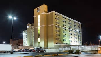 Depan hartanah - siang/malam