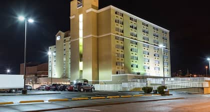Quality Inn & Suites Charleston - Civic Center