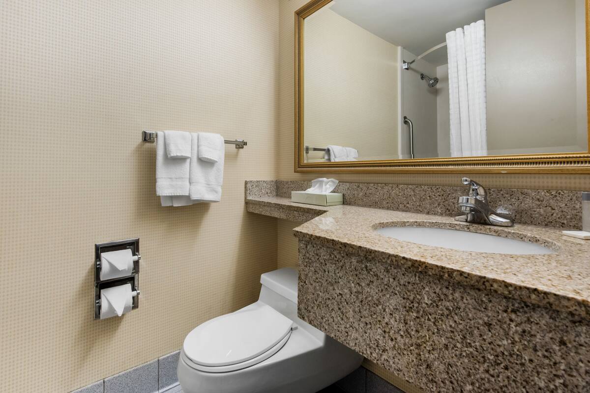 standard room, 2 queen beds, non smoking | bathroom | combined shower/bathtub, towels