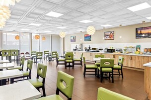 Desayuno buffet incluido todos los días 