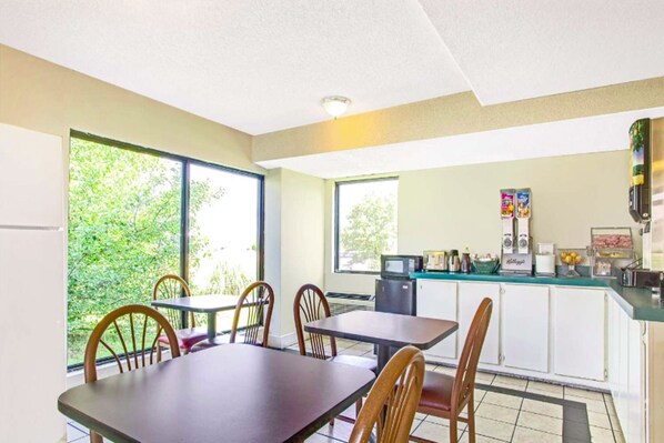 Tägliches inbegriffenes kontinentales Frühstück