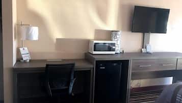 Classic Room, 1 King Bed, Smoking | 1 bedroom, premium bedding, down comforters, free WiFi
