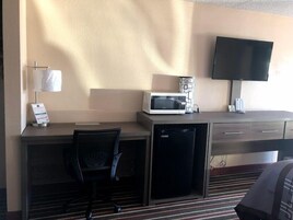 Classic Room, 1 King Bed, Smoking | Premium bedding, down comforters, free WiFi, bed sheets