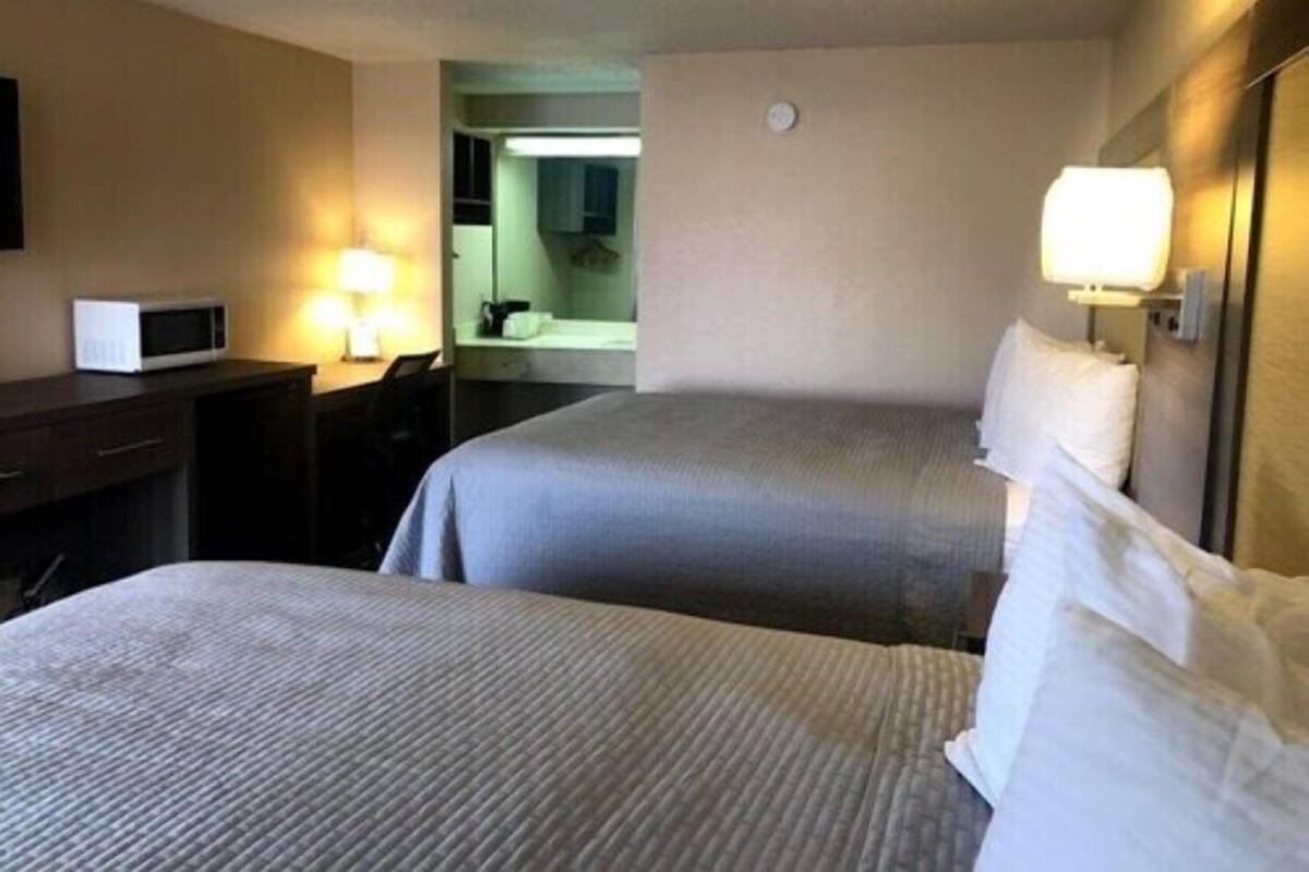 Chambre classique, 2 grands lits, fumeur | Literie de qualité, couette en duvet, accès au Wi-Fi (inclus)
