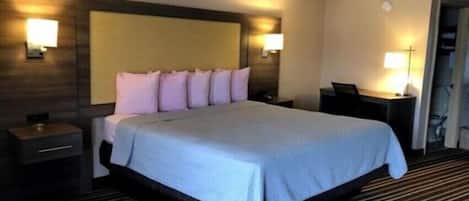 Classic Suite, 1 King Bed, Smoking, Jetted Tub | Premium bedding, down comforters, WiFi (free), bed sheets
