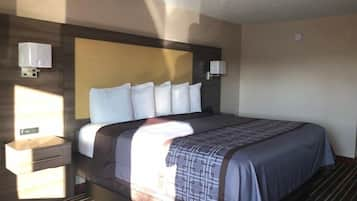 Classic Room, 1 King Bed, Non Smoking | Premium bedding, down comforters, free WiFi, bed sheets