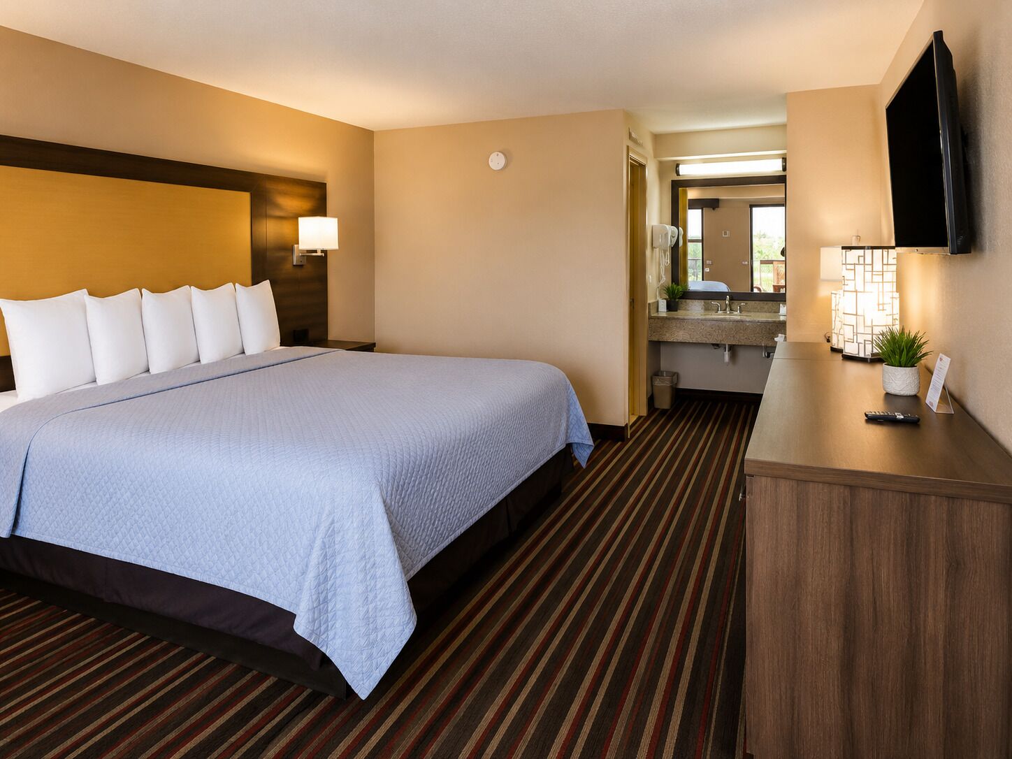 Premium bedding, down comforters, WiFi (free), bed sheets