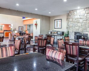 Free daily continental breakfast  - Comfort Inn Lees Summit @ Hwy 50 & Hwy 291 (Lee's Summit)